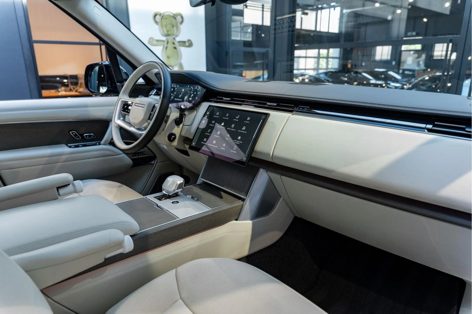 2023 Land Rover Range Rover SV P550e, 8/30