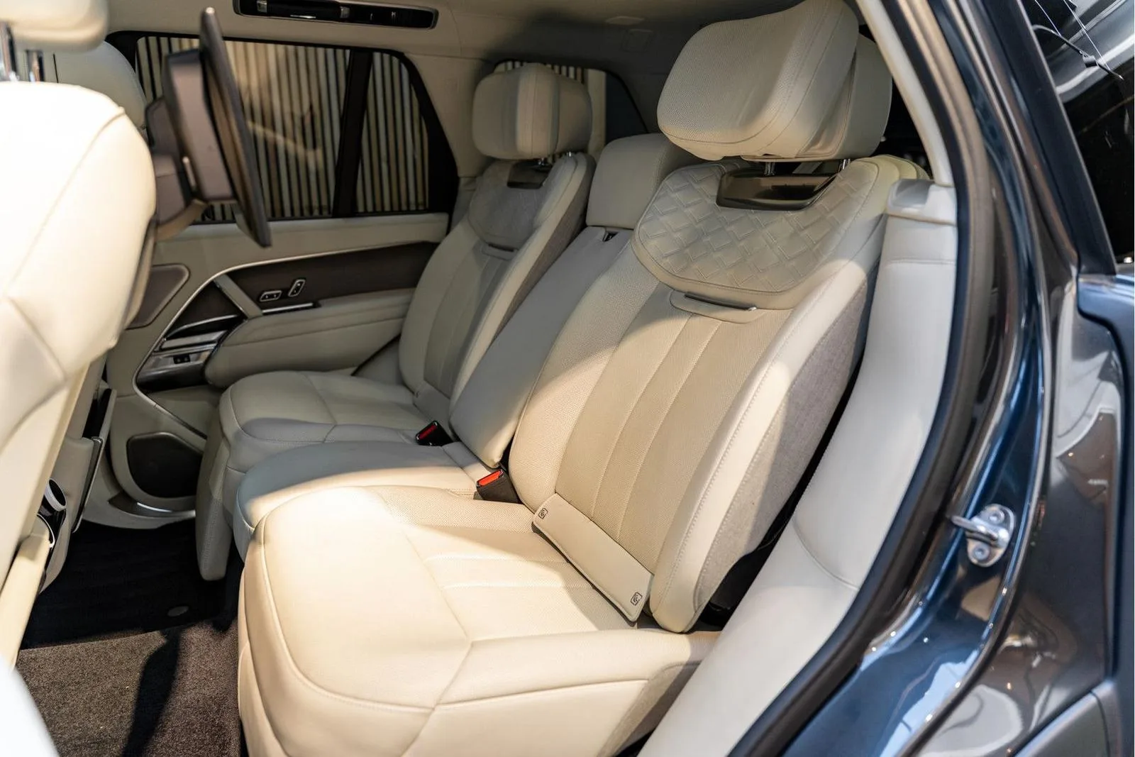 2023 Land Rover Range Rover SV P550e, 10/30