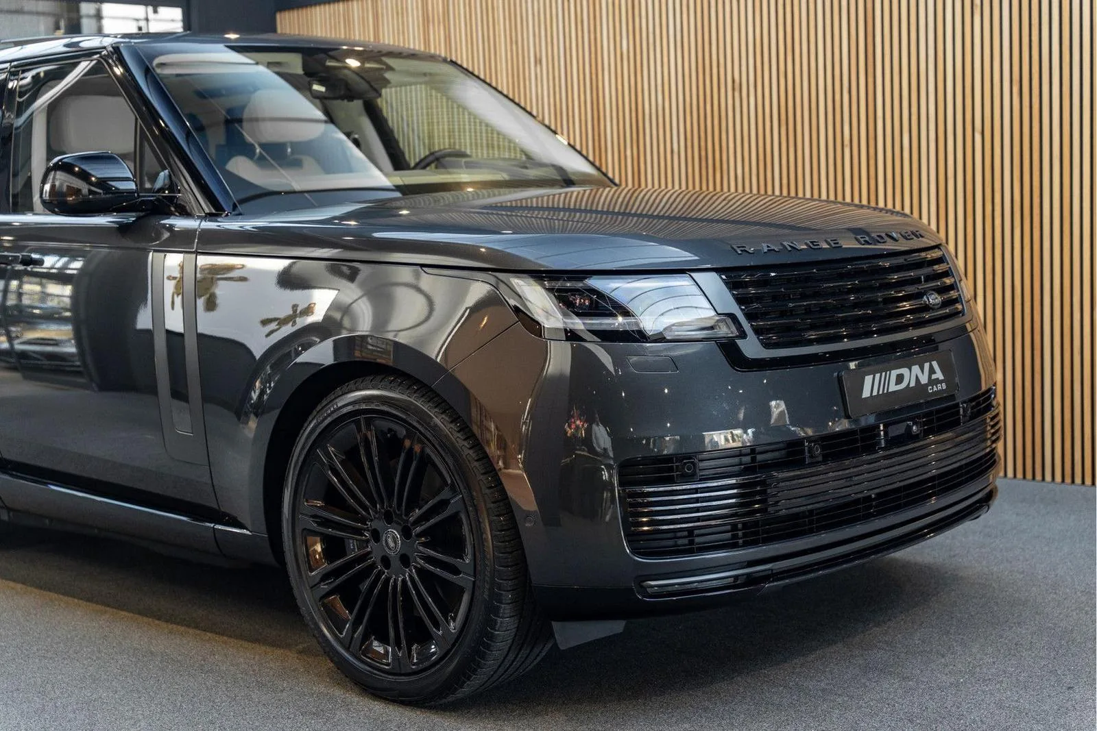 2023 Land Rover Range Rover SV P550e, 11/30