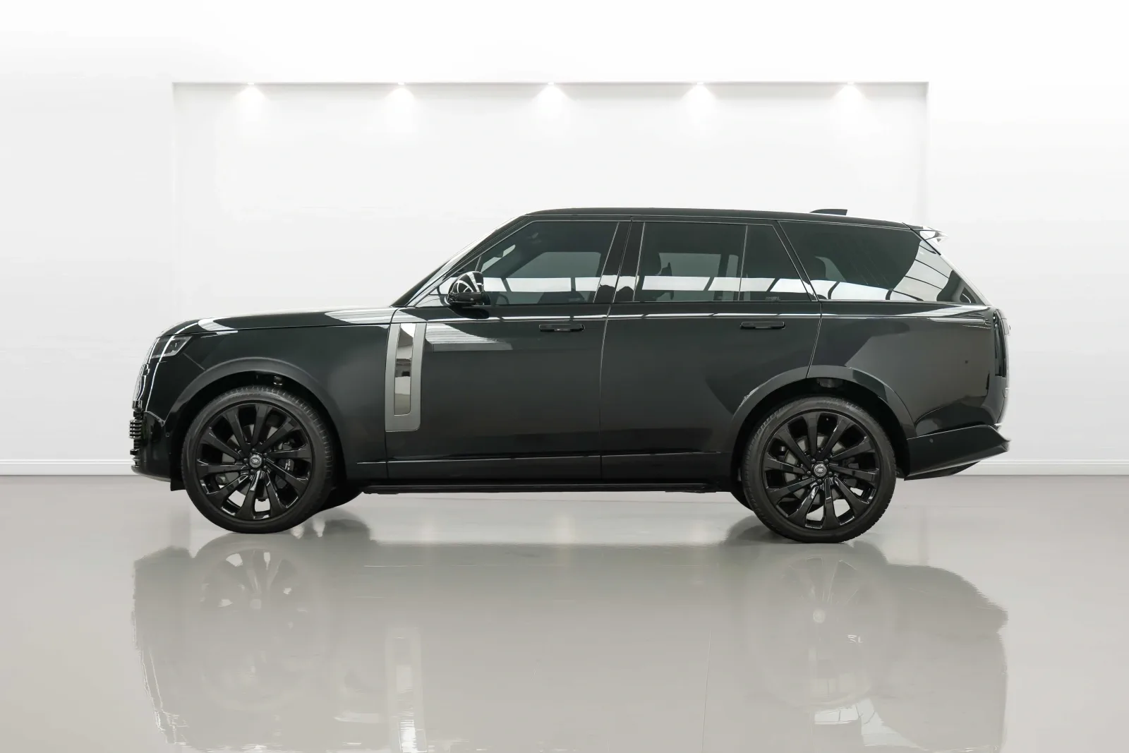 2023 Land Rover Range Rover SV P530, 2/14