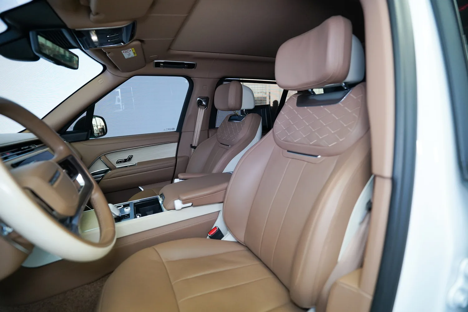 2023 Land Rover Range Rover SV LWB, 4/18