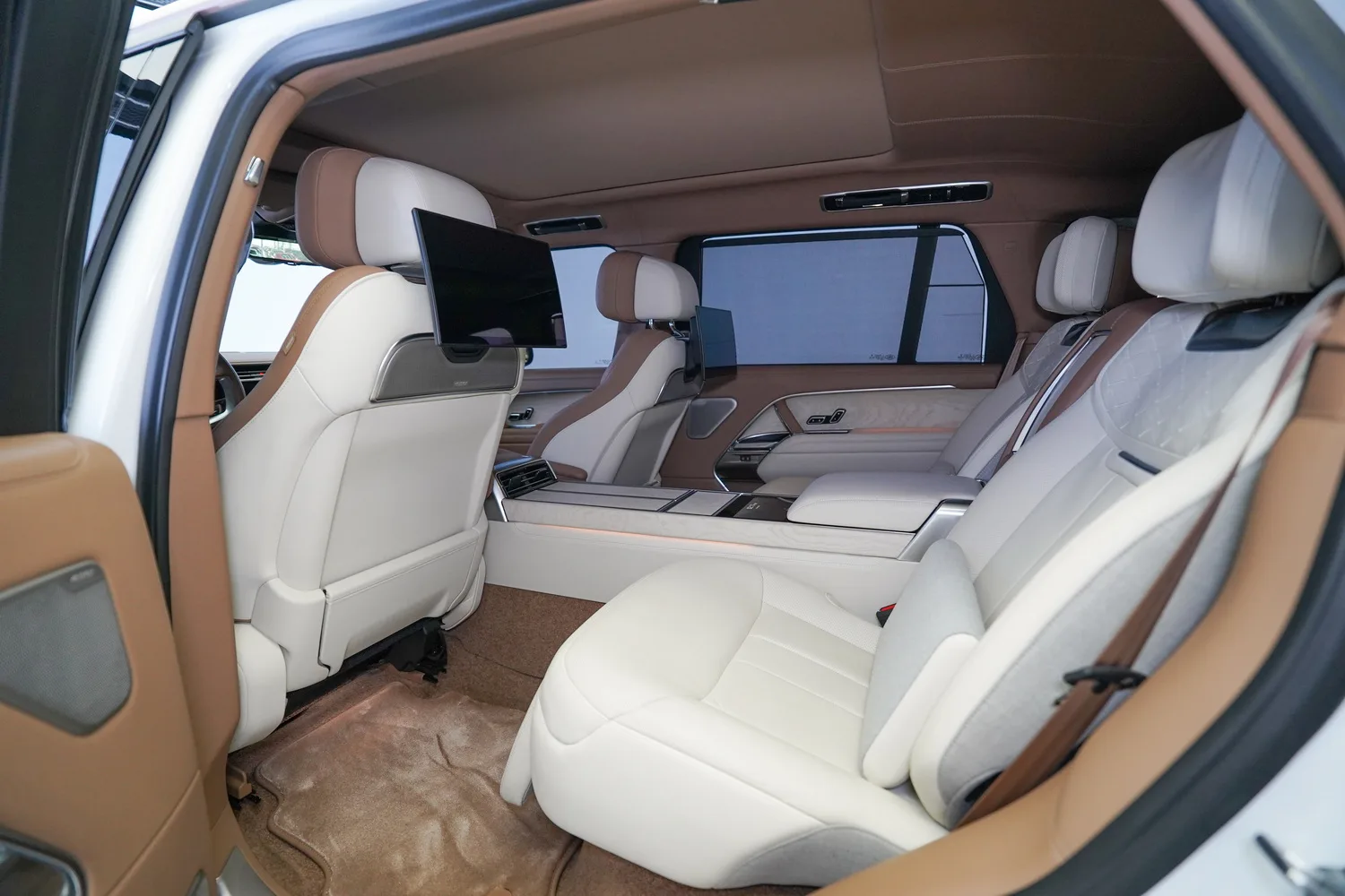 2023 Land Rover Range Rover SV LWB, 5/18