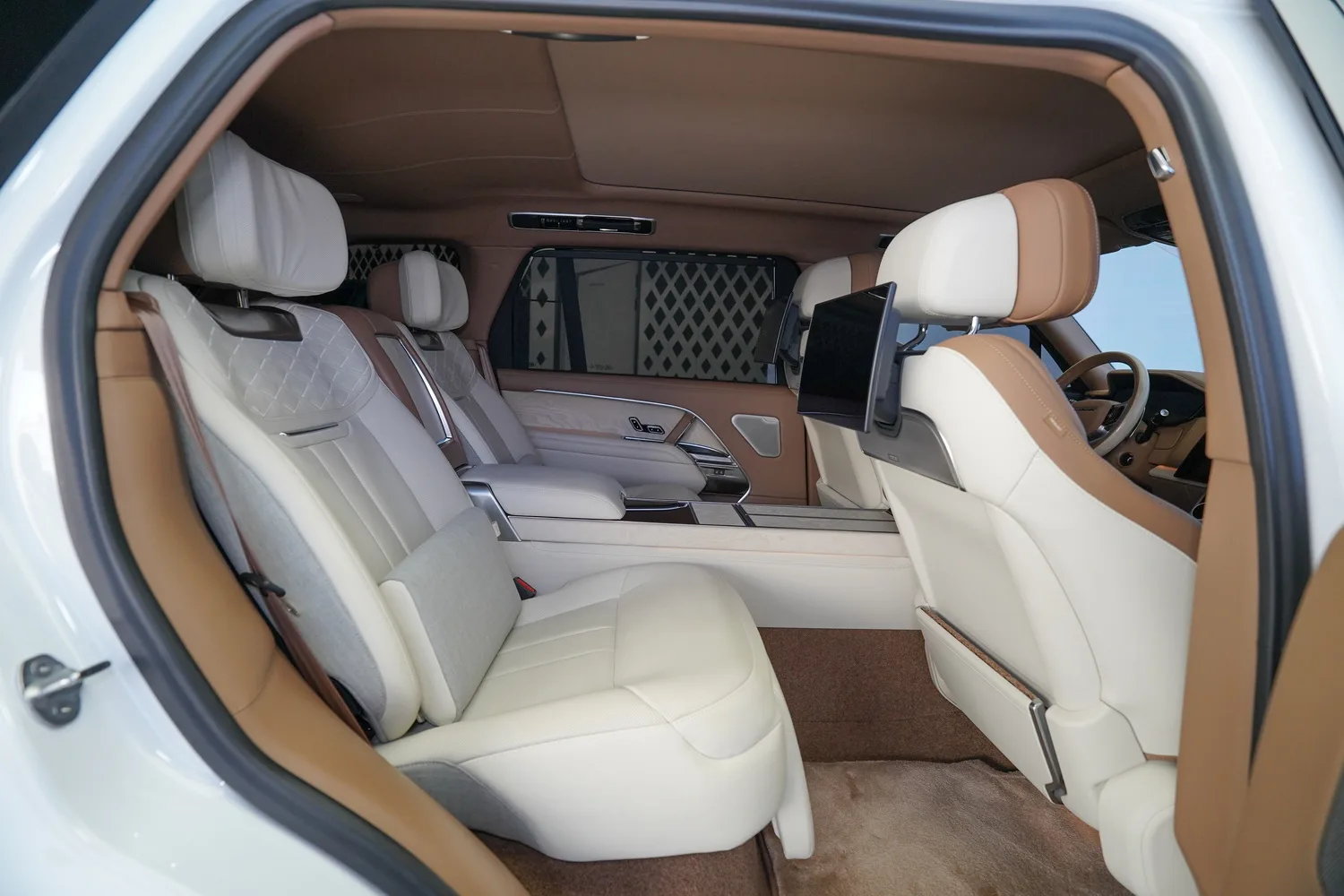 2023 Land Rover Range Rover SV LWB, 10/18