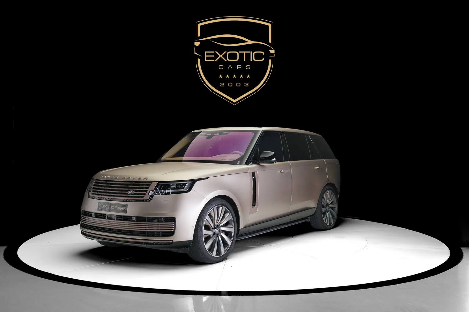 2023 Land Rover Range Rover SV P530 LWB proposée par un concessionnaire spécialisé à Dubaï, Émirats arabes unis, photo principale