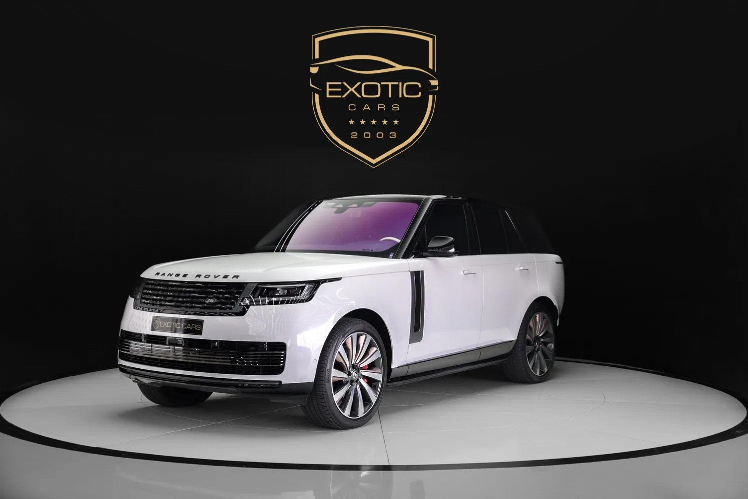 2023 Land Rover Range Rover SV P530 offered by a specialist dealer in Dubai, United Arab Emirates, main photo