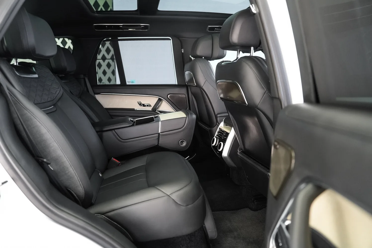 2023 Land Rover Range Rover SV P530, 11/16
