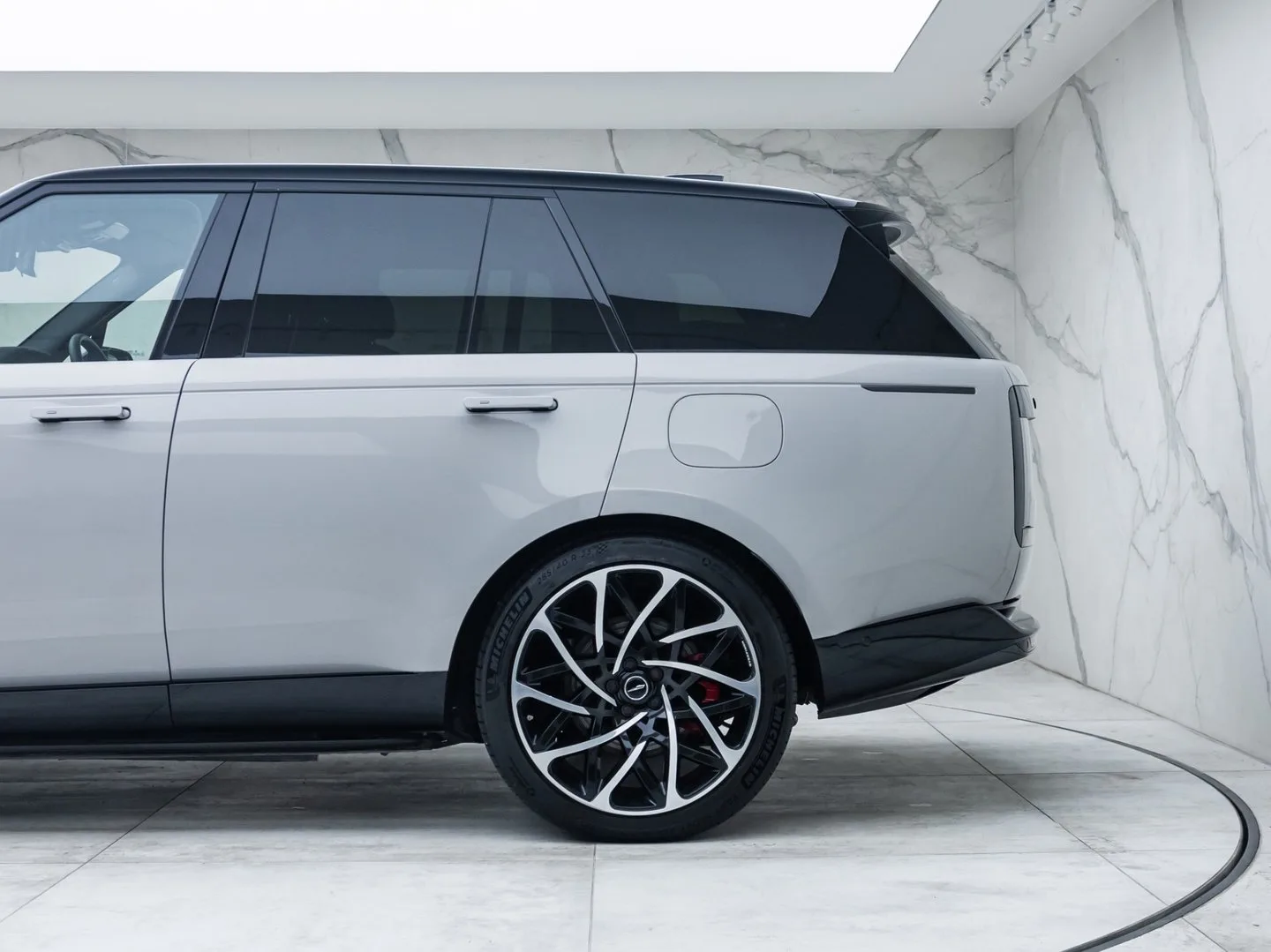 2023 Land Rover Range Rover SV P510e, 3/30