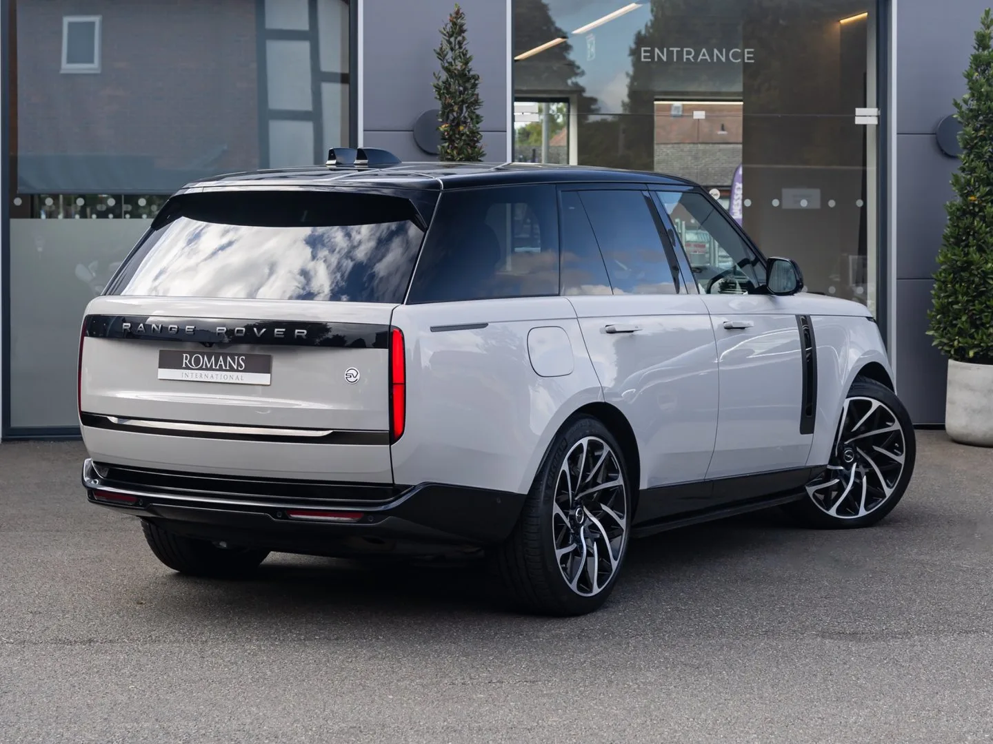 2023 Land Rover Range Rover SV P510e, 11/30