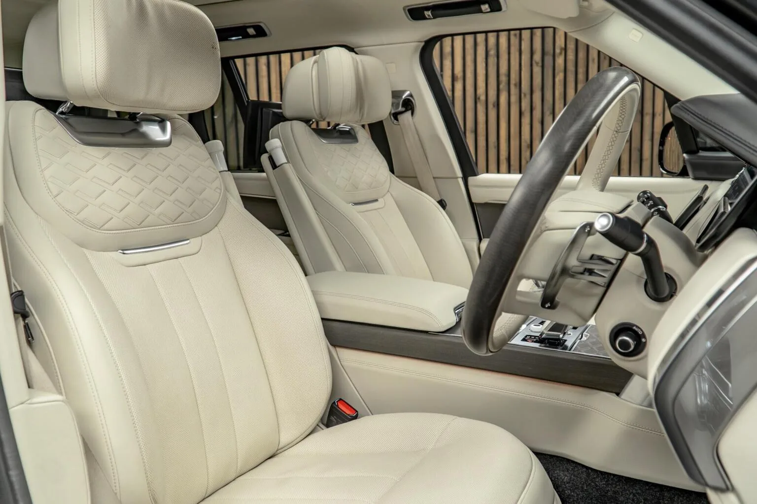 2023 Land Rover Range Rover SV P530, 2/30