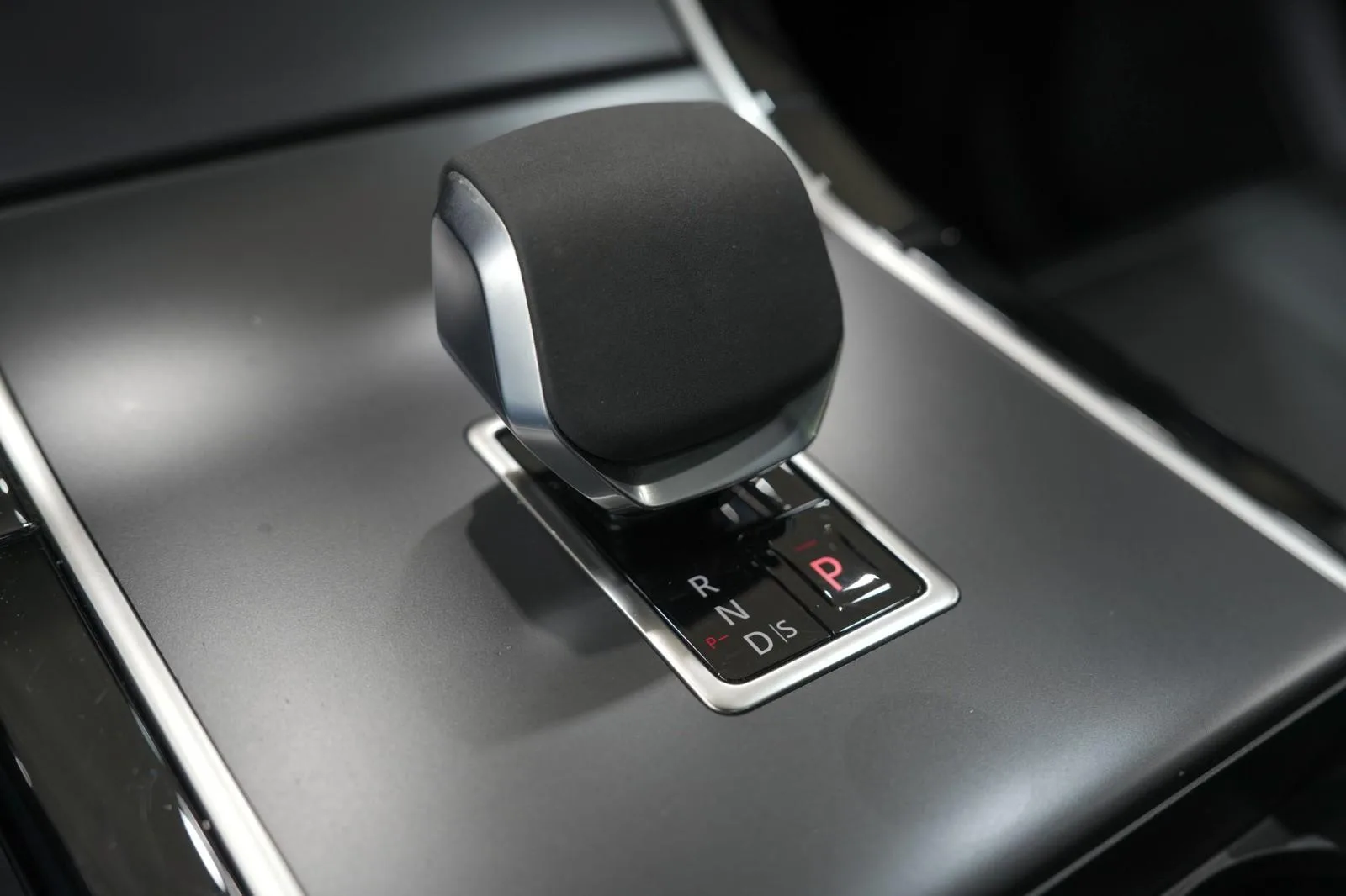 2023 Land Rover Range Rover Velar Dynamic SE, 16/20