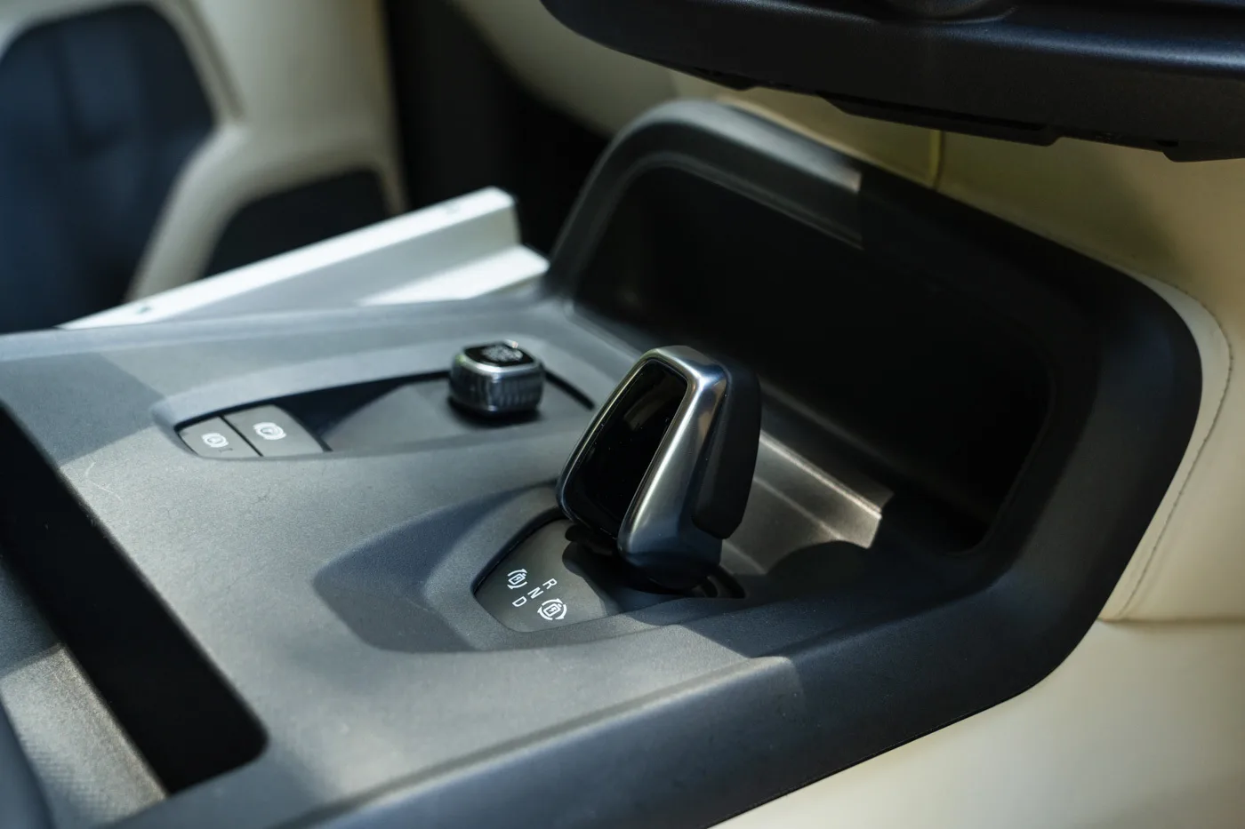 2023 LEVC TX Sutton VIP, 30/30