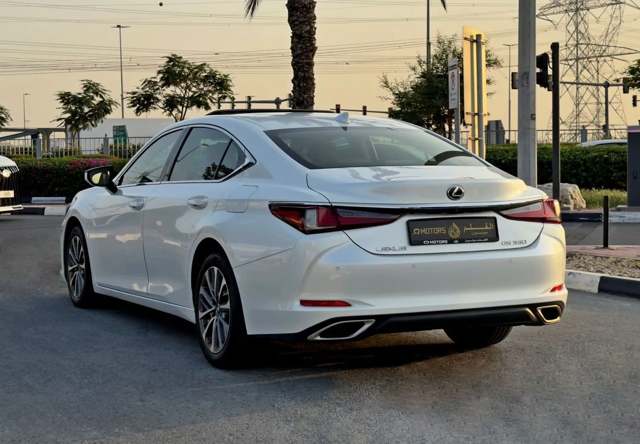 2023 Lexus ES350 Platinum angeboten von einem Fachhändler in Dubai, Vereinigte Arabische Emirate, Foto 5 von 13