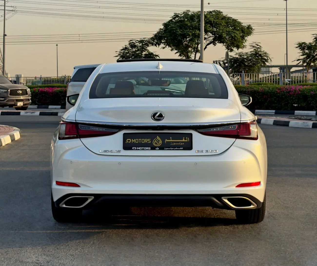 2023 Lexus ES350 Platinum angeboten von einem Fachhändler in Dubai, Vereinigte Arabische Emirate, Foto 6 von 13