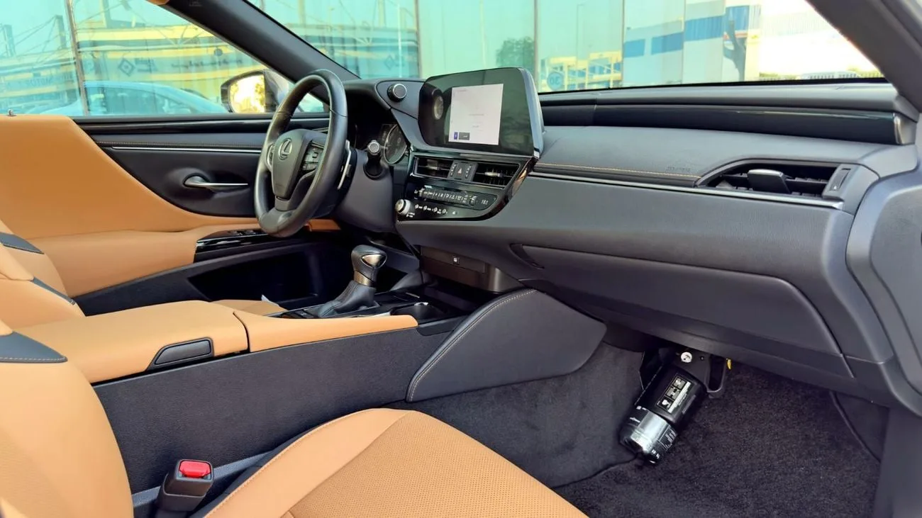 2023 Lexus ES350 Platinum angeboten von einem Fachhändler in Dubai, Vereinigte Arabische Emirate, Foto 10 von 13