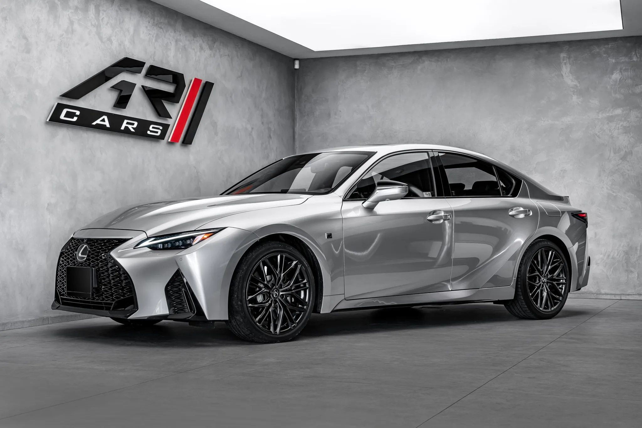 2023 Lexus IS 500 F Sport proposée par un concessionnaire spécialisé à Ostrava, Tchéquie, photo principale