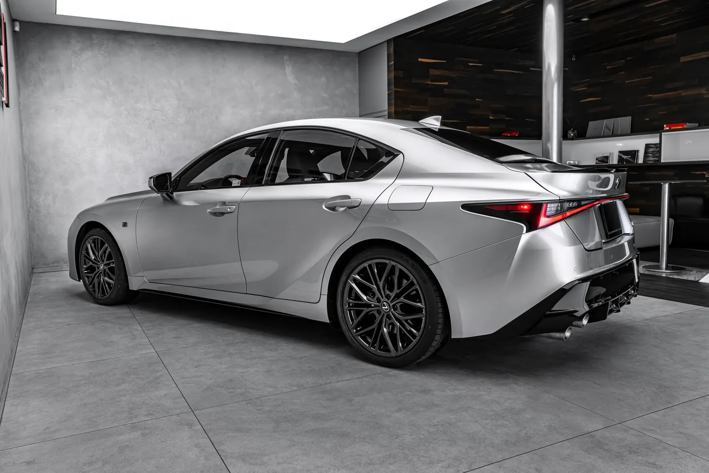 2023 Lexus IS 500 F Sport proposée par un concessionnaire spécialisé à Ostrava, Tchéquie, photo 7 sur 25