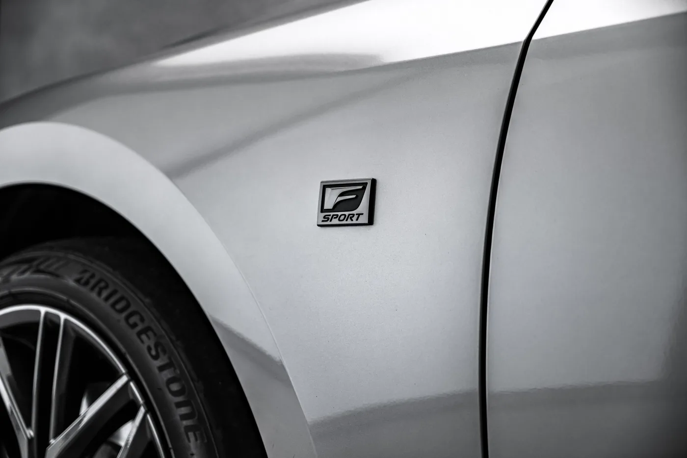 2023 Lexus IS 500 F Sport proposée par un concessionnaire spécialisé à Ostrava, Tchéquie, photo 13 sur 25