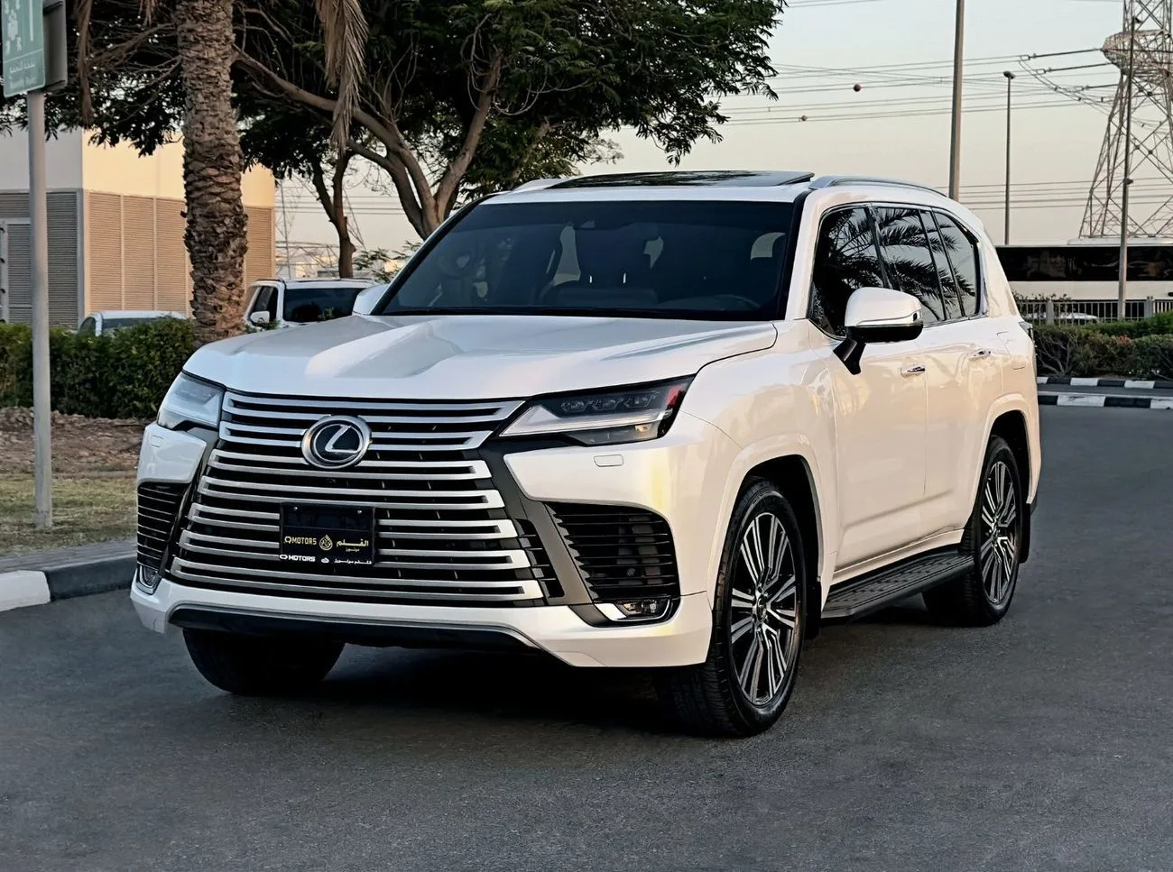 2023 Lexus LX600 Ash Wood Edition proposée par un concessionnaire spécialisé à Dubai, Émirats arabes unis, photo principale