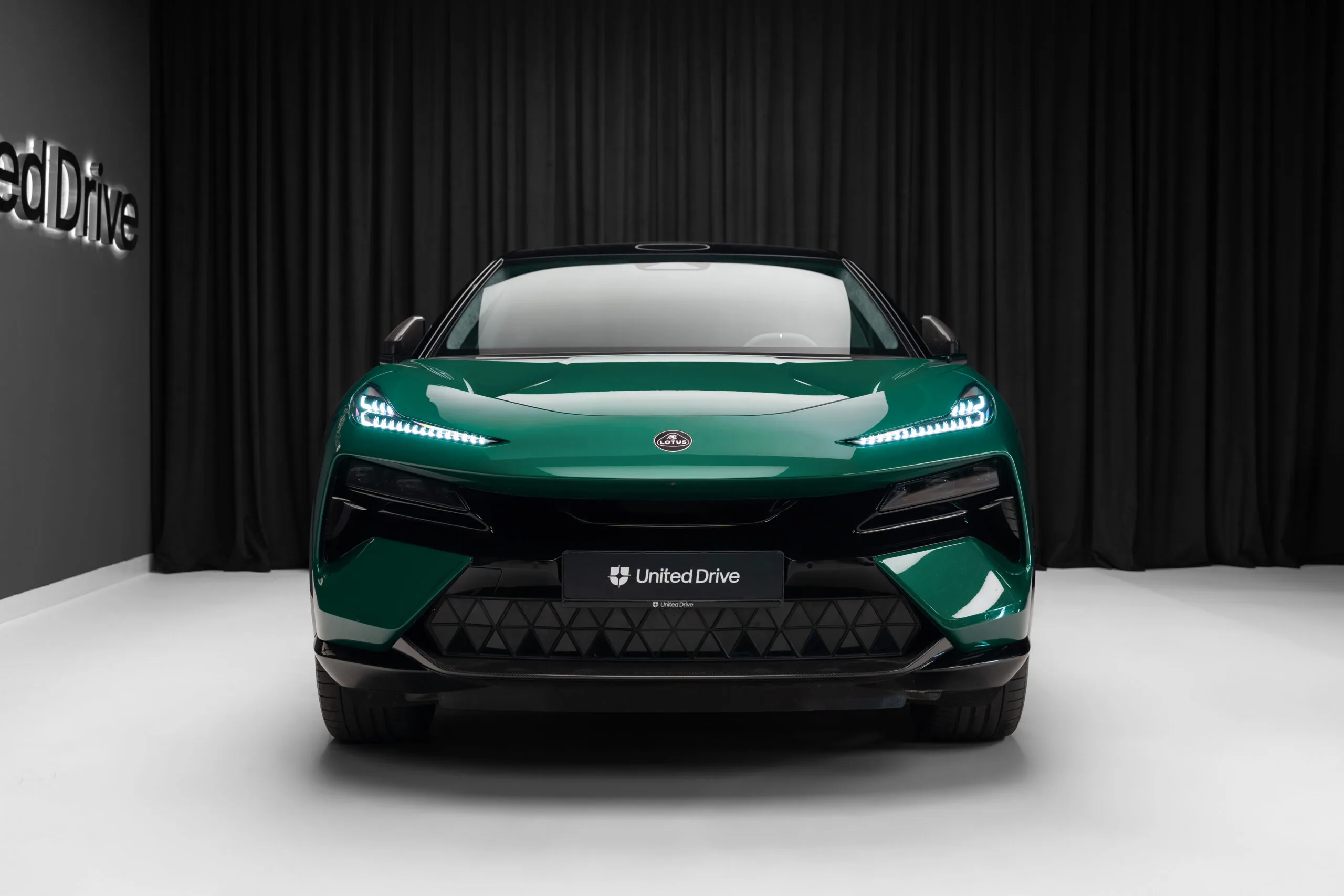2023 Lotus Eletre R, 2/30