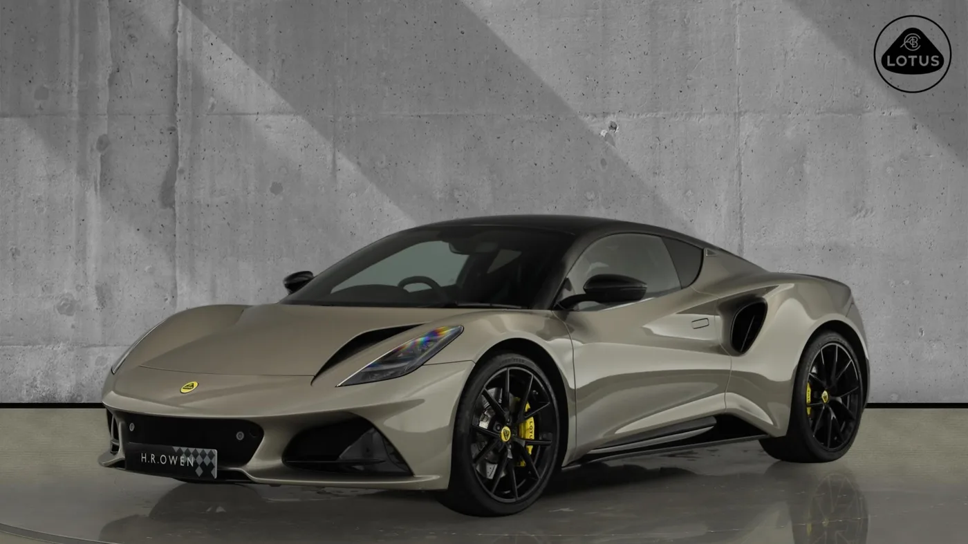 2023 Lotus Emira proposée par un groupe de concessions agréées à Hatfield, Royaume-Uni, photo 2 sur 25