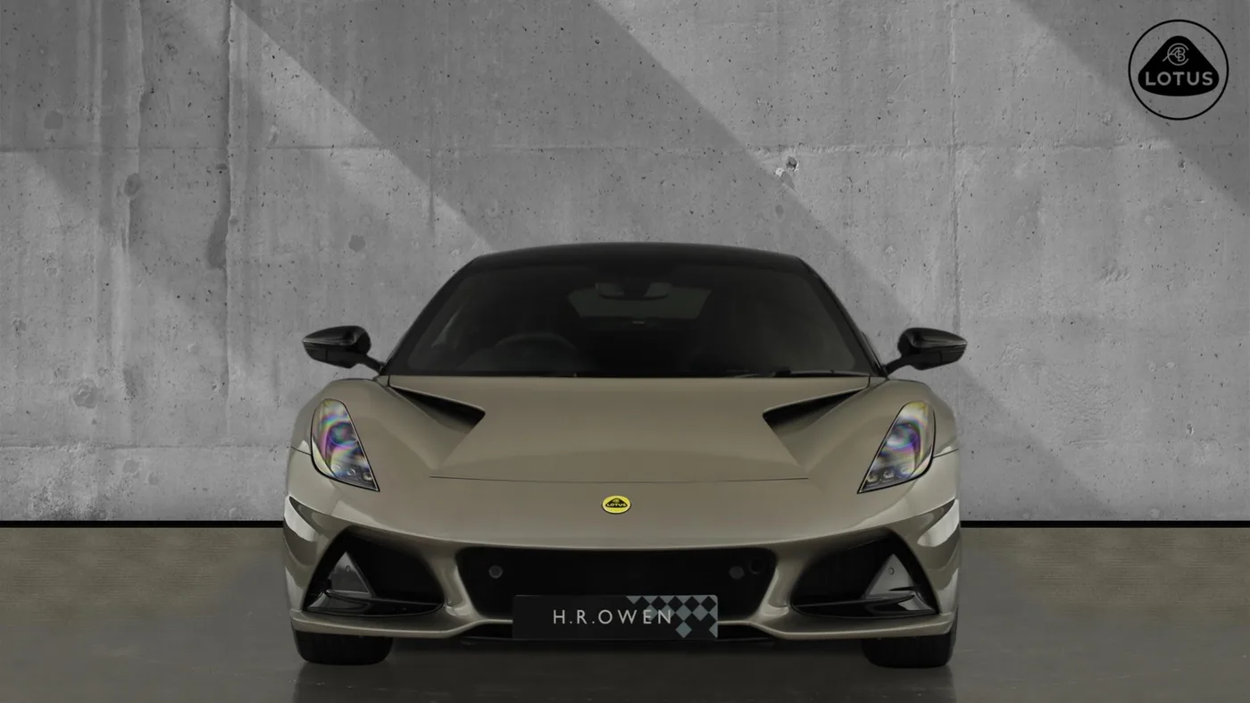2023 Lotus Emira proposée par un groupe de concessions agréées à Hatfield, Royaume-Uni, photo 6 sur 25