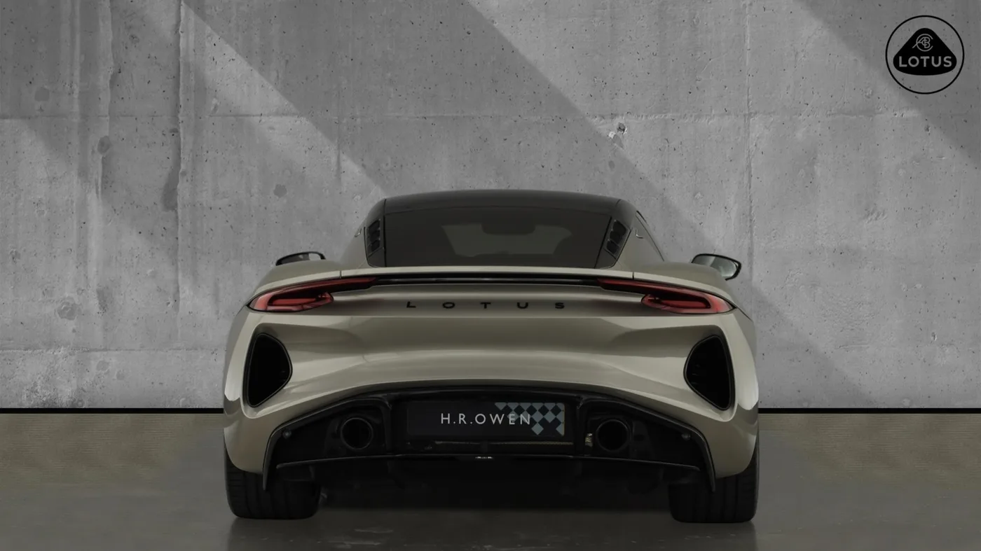 2023 Lotus Emira proposée par un groupe de concessions agréées à Hatfield, Royaume-Uni, photo 7 sur 25