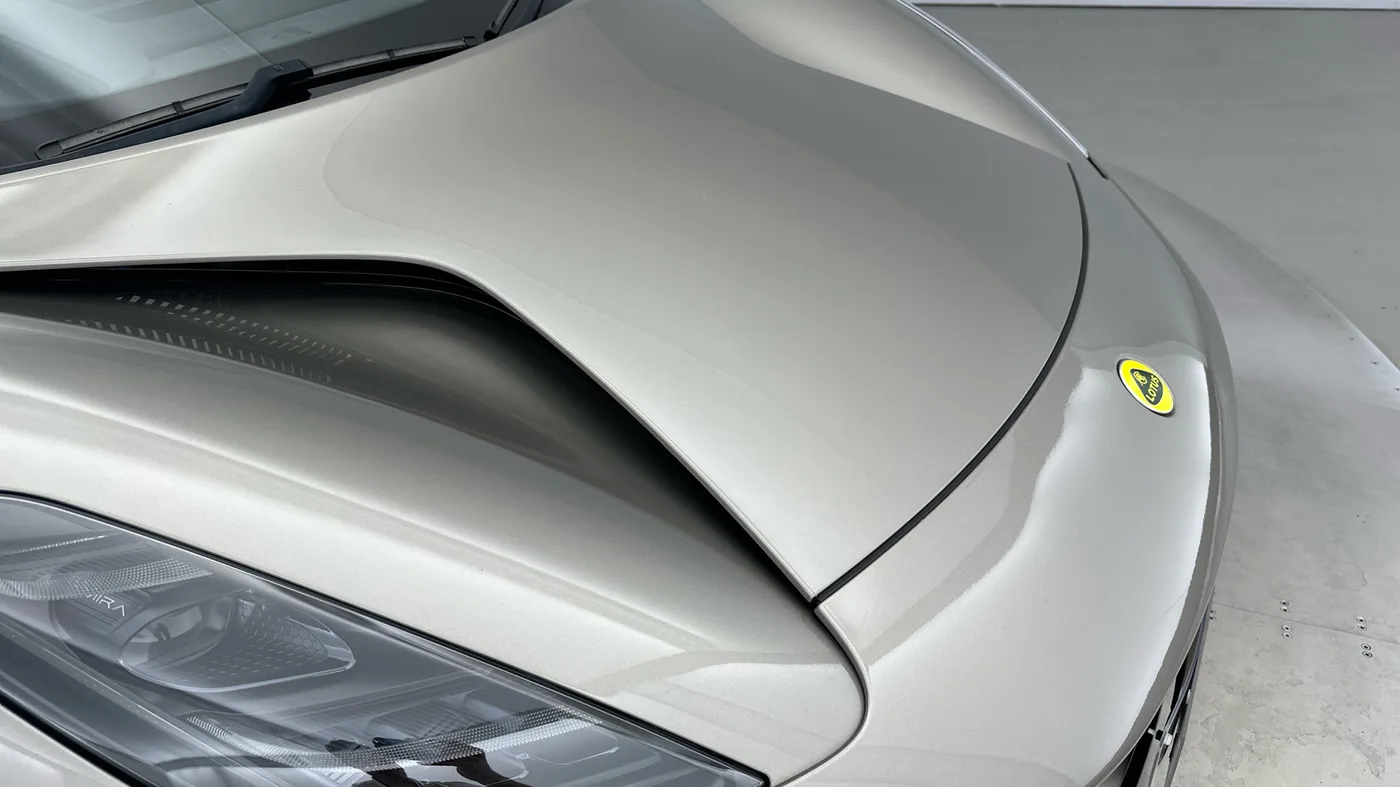 2023 Lotus Emira proposée par un groupe de concessions agréées à Hatfield, Royaume-Uni, photo 13 sur 25