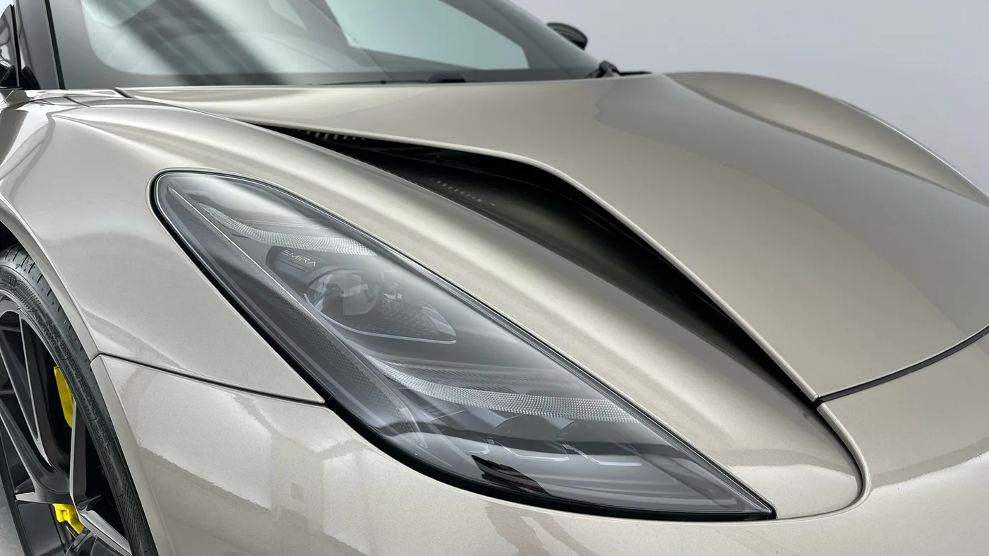 2023 Lotus Emira proposée par un groupe de concessions agréées à Hatfield, Royaume-Uni, photo 16 sur 25