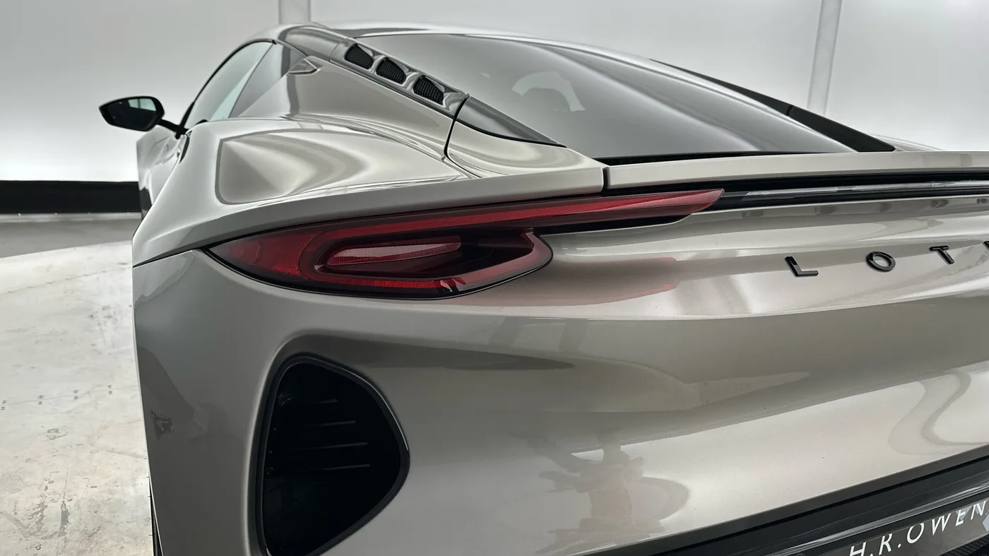 2023 Lotus Emira proposée par un groupe de concessions agréées à Hatfield, Royaume-Uni, photo 20 sur 25