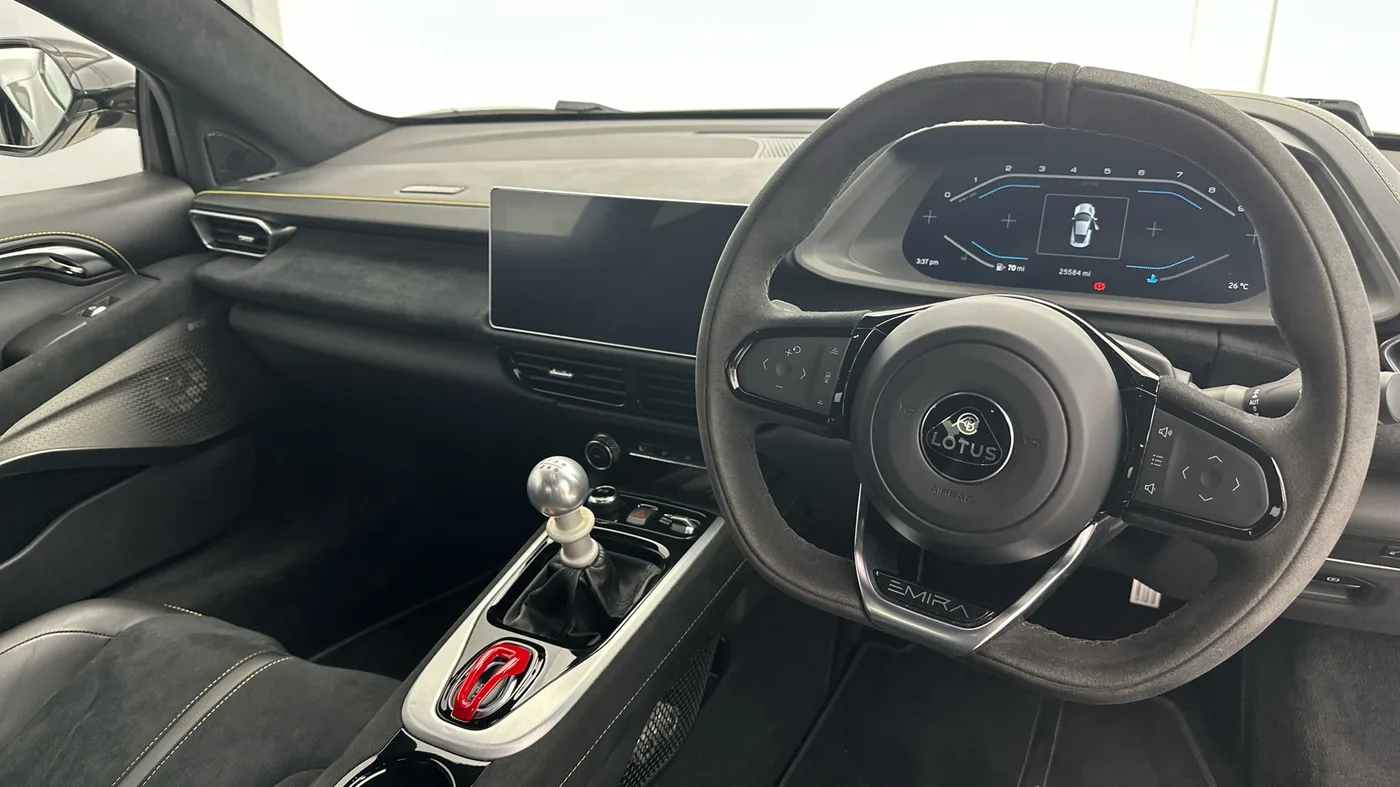 2023 Lotus Emira proposée par un groupe de concessions agréées à Hatfield, Royaume-Uni, photo 21 sur 25