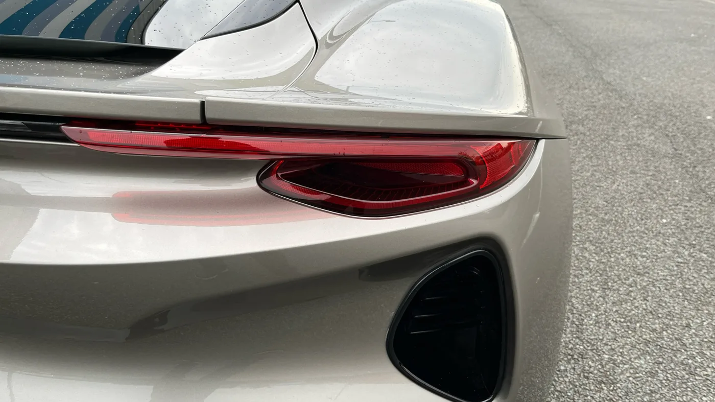 2023 Lotus Emira V6 proposée par un groupe de concessions agréées à Cardiff, Royaume-Uni, photo 17 sur 25
