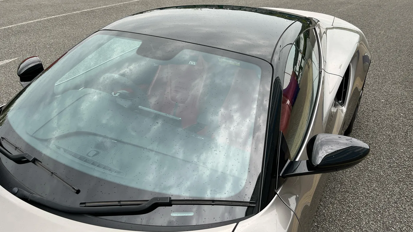 2023 Lotus Emira V6 proposée par un groupe de concessions agréées à Cardiff, Royaume-Uni, photo 23 sur 25