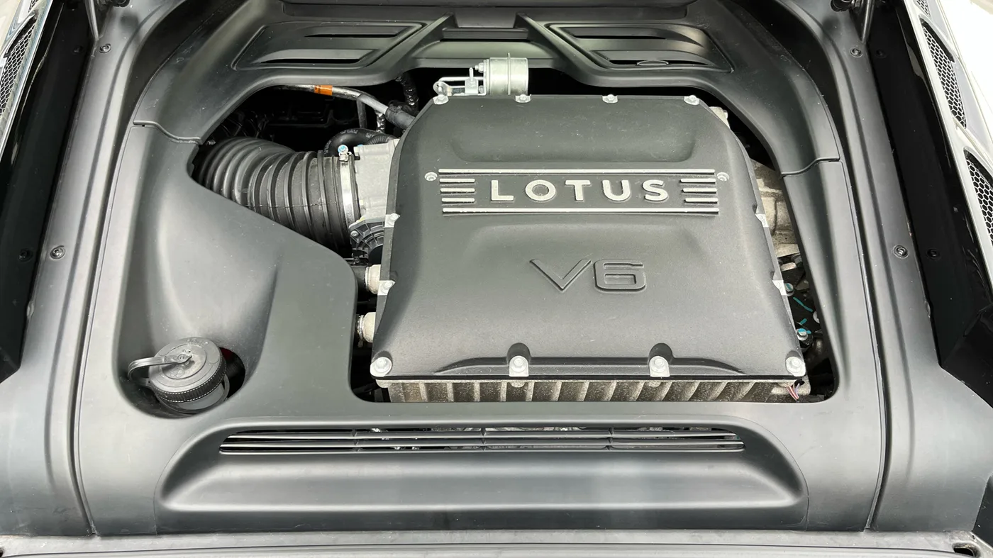 2023 Lotus Emira V6 proposée par un groupe de concessions agréées à Cardiff, Royaume-Uni, photo 25 sur 25