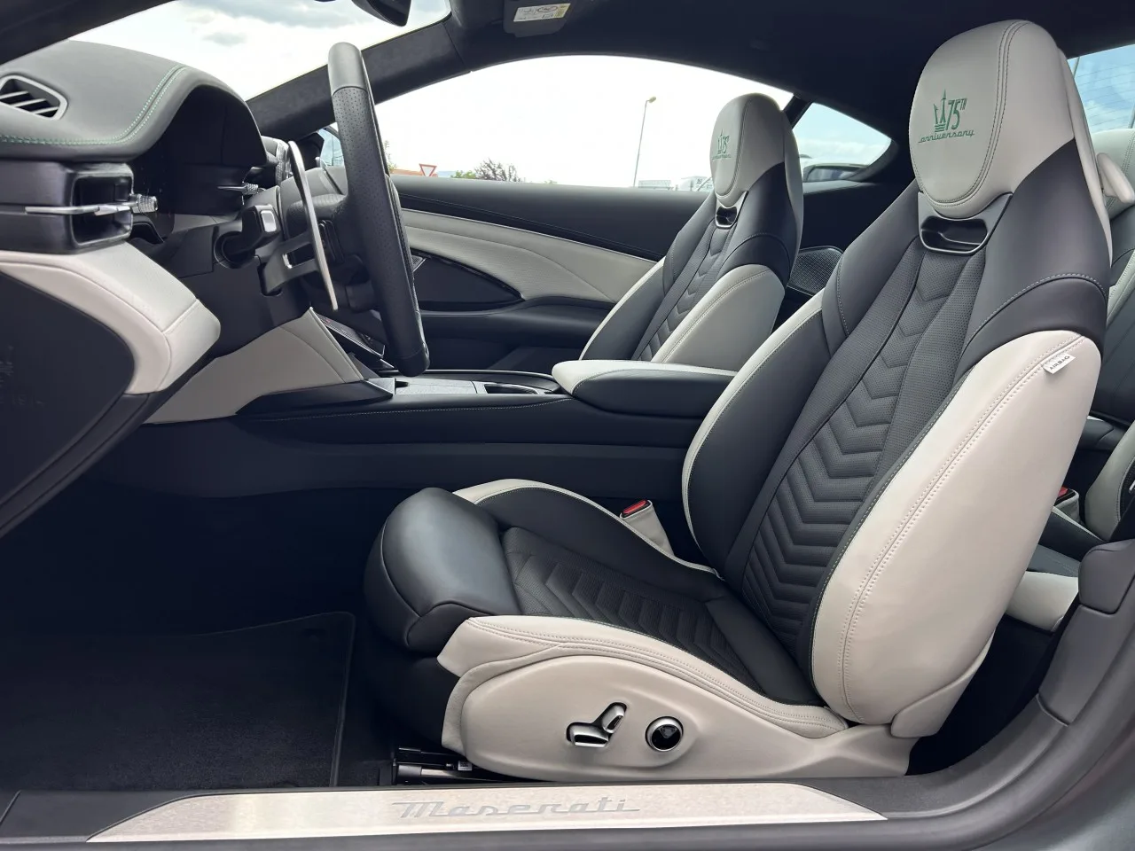 2023 Maserati GranTurismo Trofeo offered by a specialist dealer in Písek, Czechia, photo 14 of 32