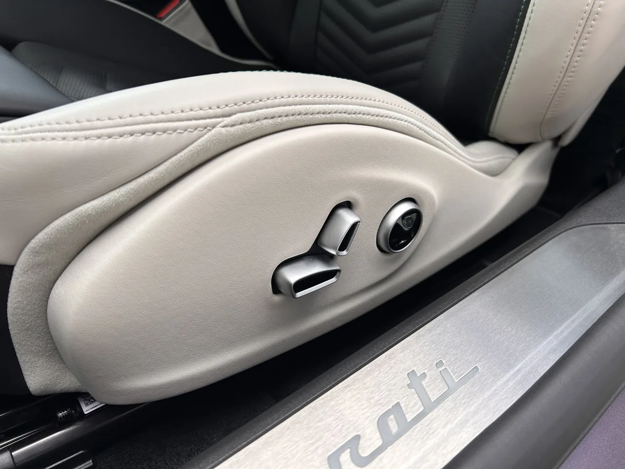 2023 Maserati GranTurismo Trofeo offered by a specialist dealer in Písek, Czechia, photo 15 of 32