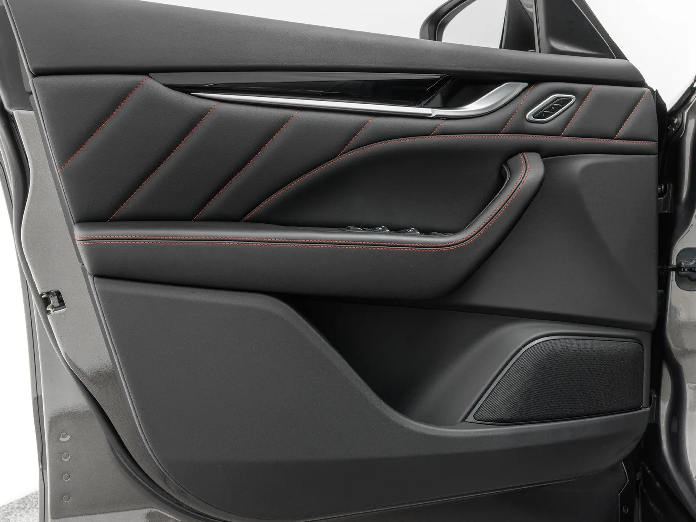 2023 Maserati Levante Modena S proposée par un concessionnaire spécialisé à Singen, Allemagne, photo 8 sur 15