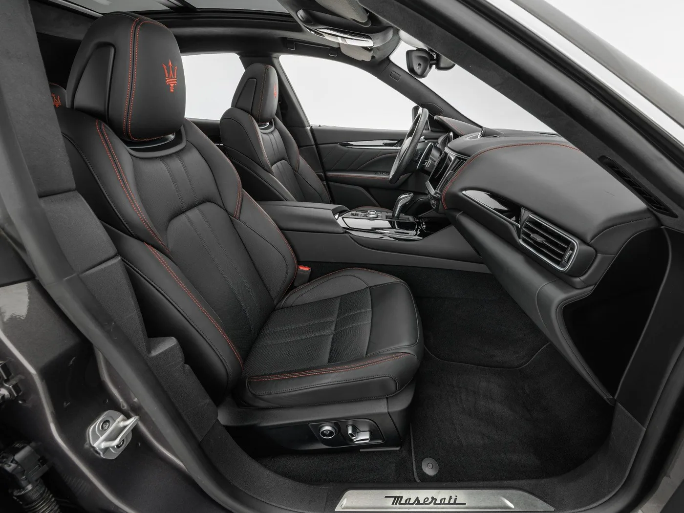 2023 Maserati Levante Modena S proposée par un concessionnaire spécialisé à Singen, Allemagne, photo 15 sur 15