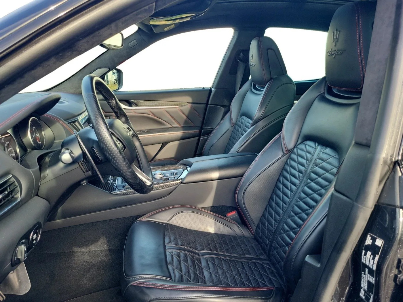 2023 Maserati Levante Trofeo proposée par un concessionnaire spécialisé à Singen, Allemagne, photo 4 sur 14