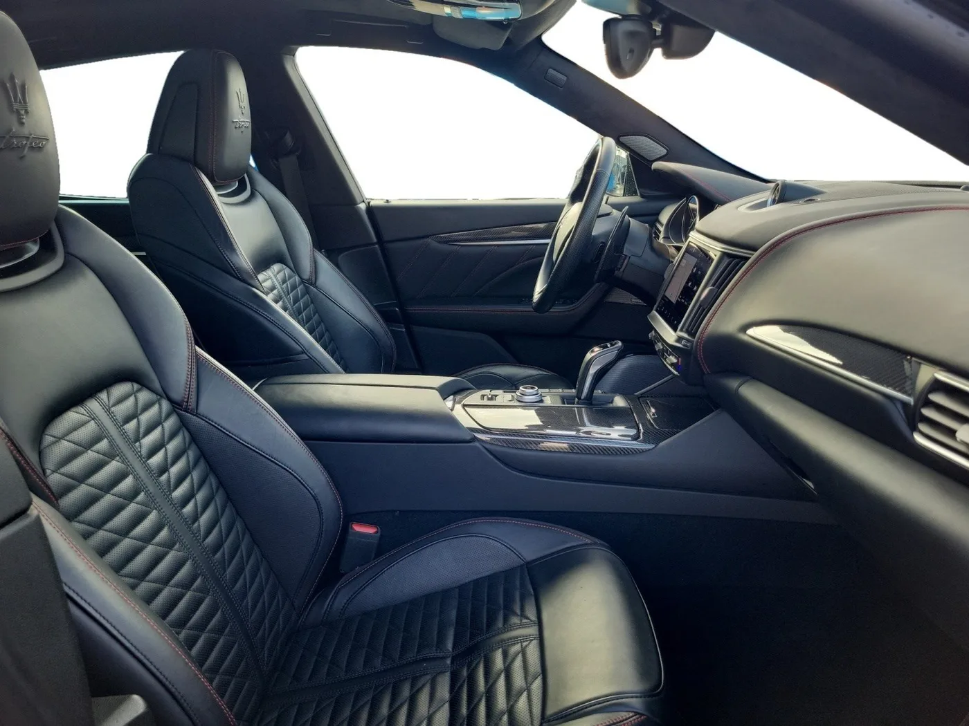 2023 Maserati Levante Trofeo proposée par un concessionnaire spécialisé à Singen, Allemagne, photo 8 sur 14