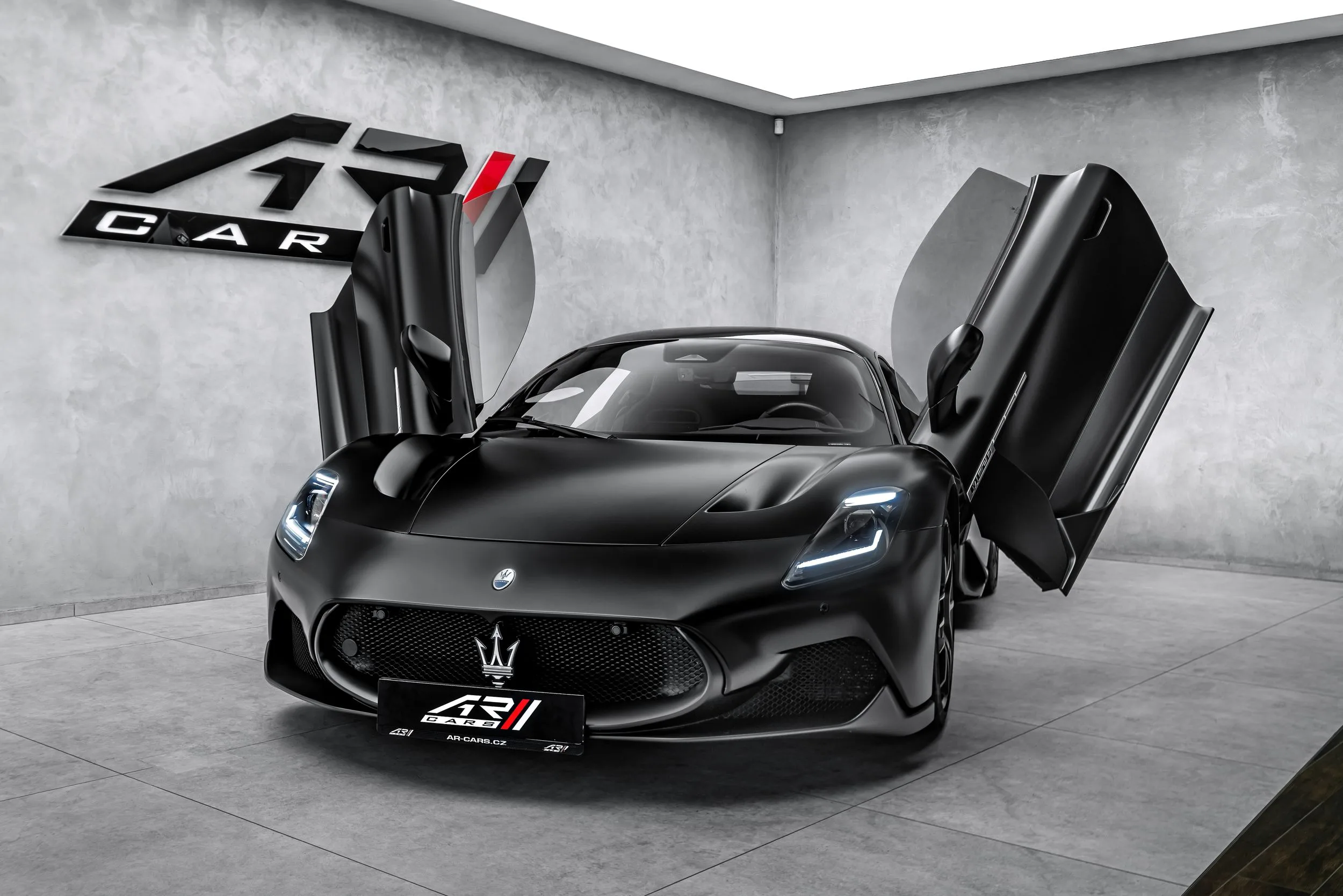 2023 Maserati MC20, 3/25
