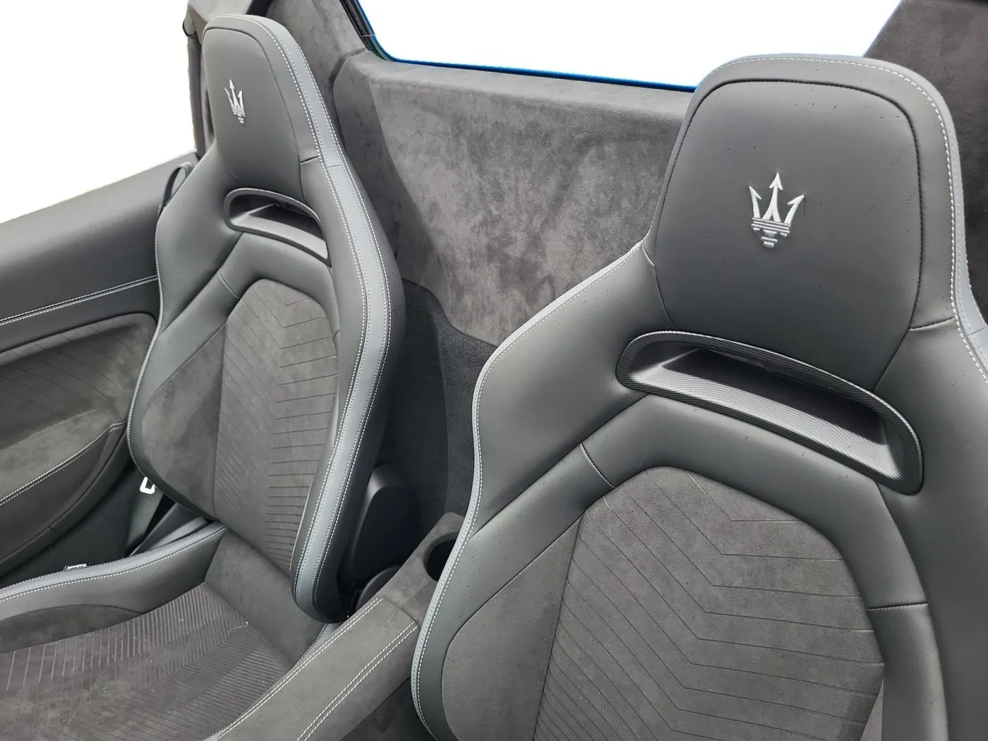 2023 Maserati MC20 Cielo proposée par un concessionnaire spécialisé à Singen, Allemagne, photo 7 sur 15
