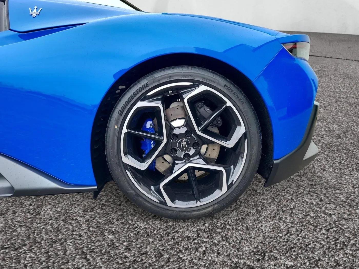 2023 Maserati MC20 Cielo proposée par un concessionnaire spécialisé à Singen, Allemagne, photo 13 sur 15