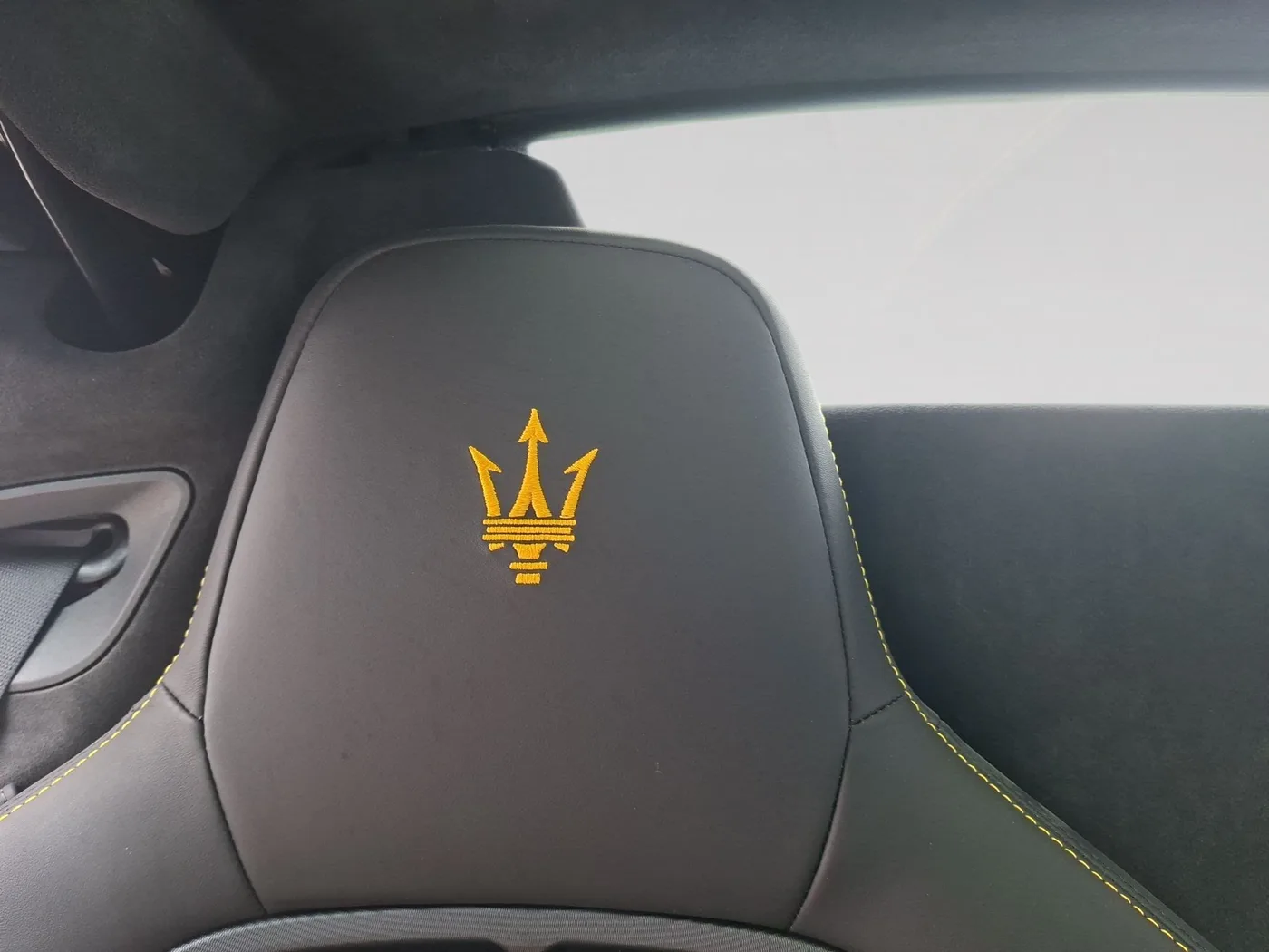 2023 Maserati MC20 Cielo proposée par un concessionnaire spécialisé à Singen, Allemagne, photo 10 sur 15