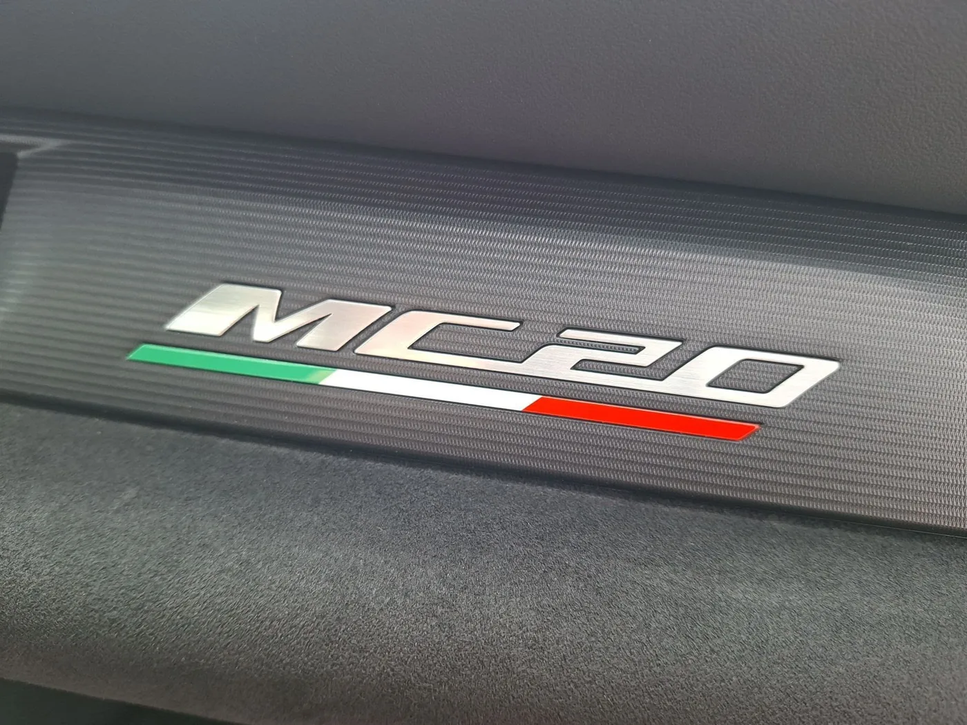 2023 Maserati MC20 Cielo proposée par un concessionnaire spécialisé à Singen, Allemagne, photo 15 sur 15