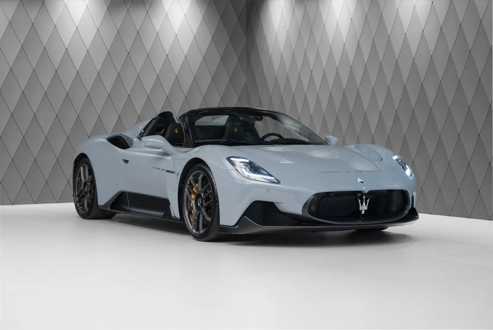 2023 Maserati MC20 Cielo angeboten von einem Supersportwagenhändler in Schenefeld, Deutschland, Hauptfoto
