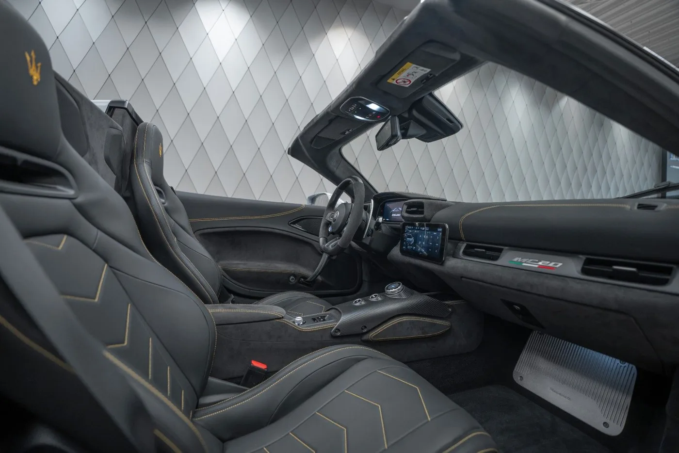 2023 Maserati MC20 Cielo proposée par un spécialiste de la supercar à Schenefeld, Allemagne, photo 16 sur 25