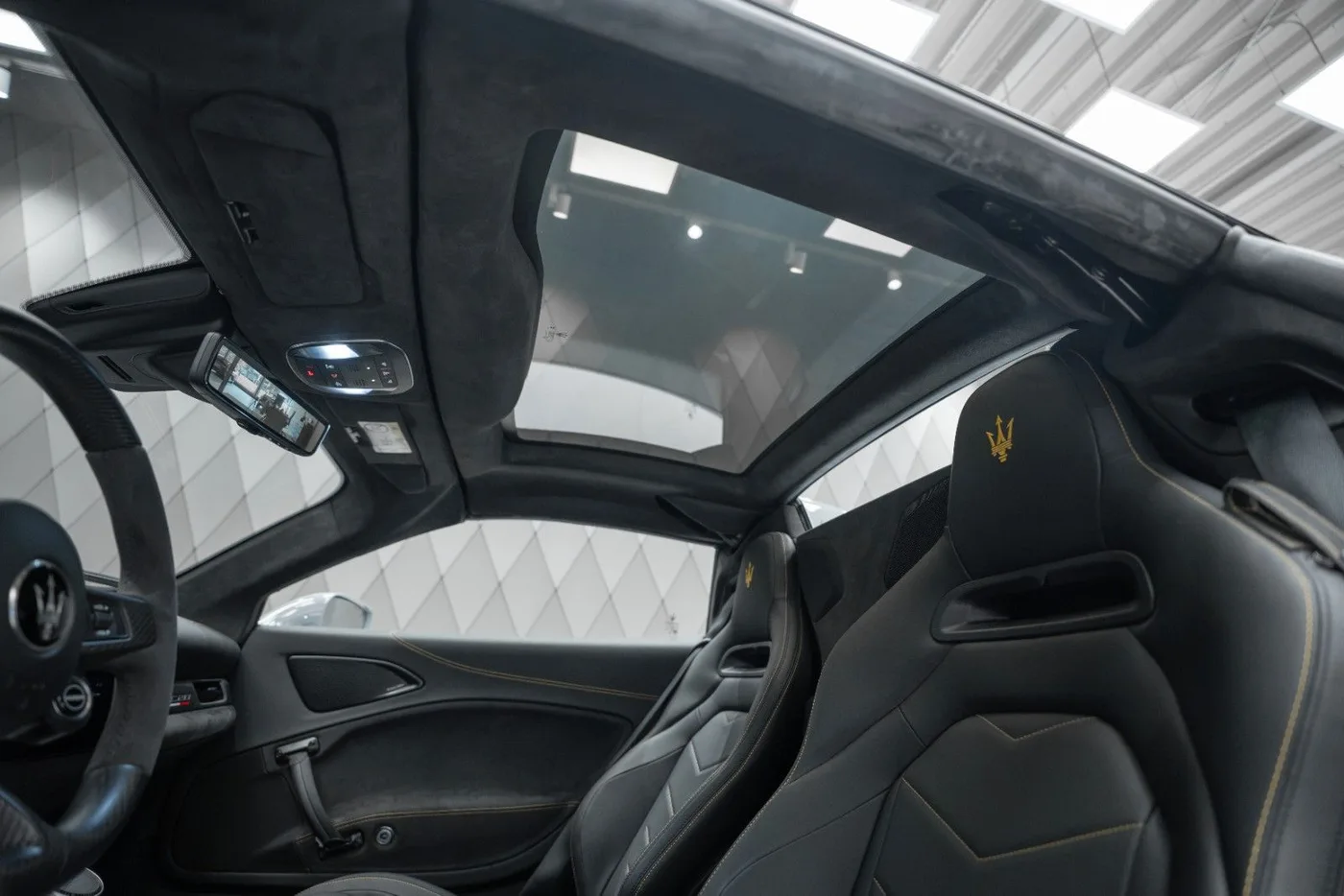 2023 Maserati MC20 Cielo proposée par un spécialiste de la supercar à Schenefeld, Allemagne, photo 22 sur 25