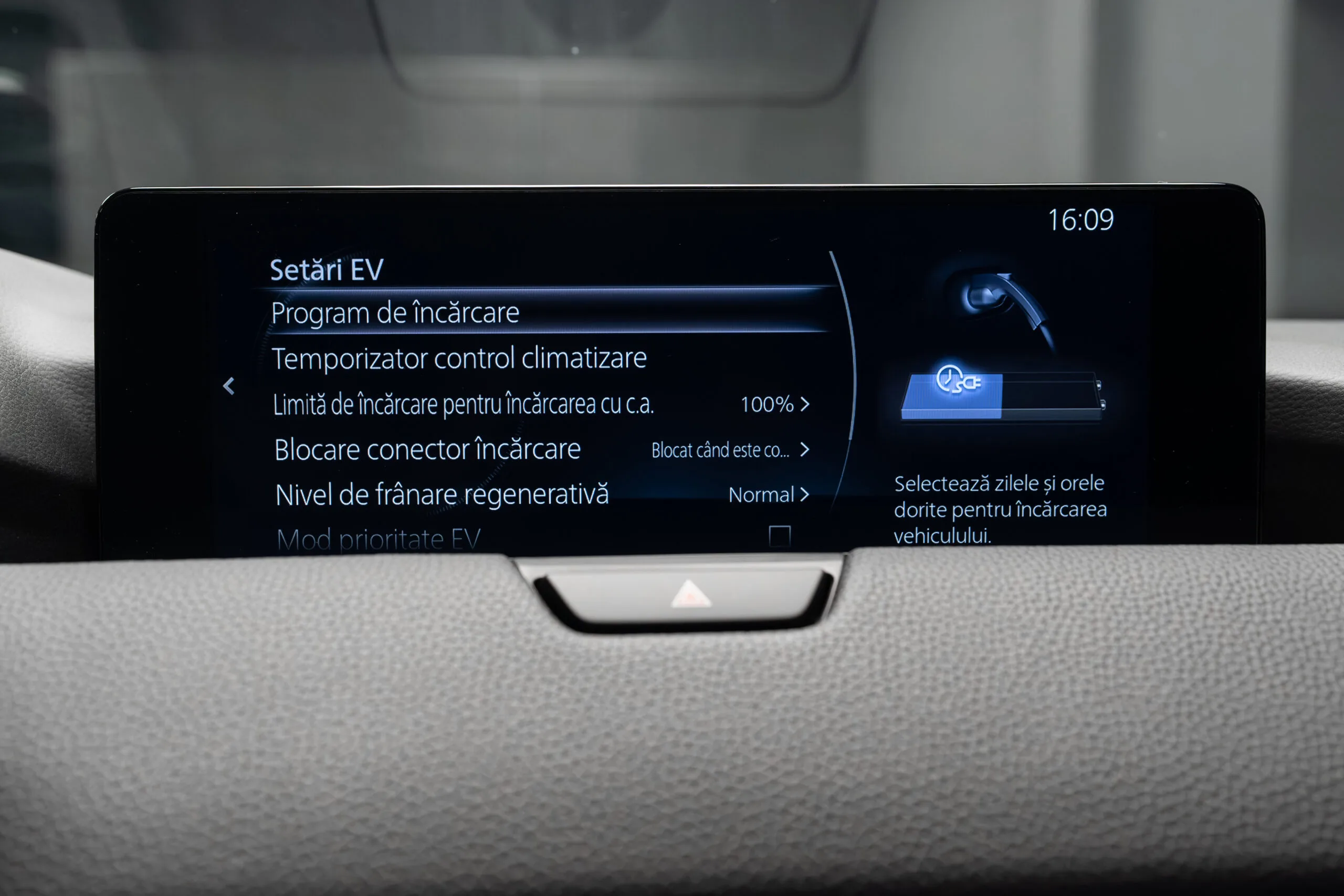 2023 Mazda CX-60 e-Skyactiv PHEV, 21/30