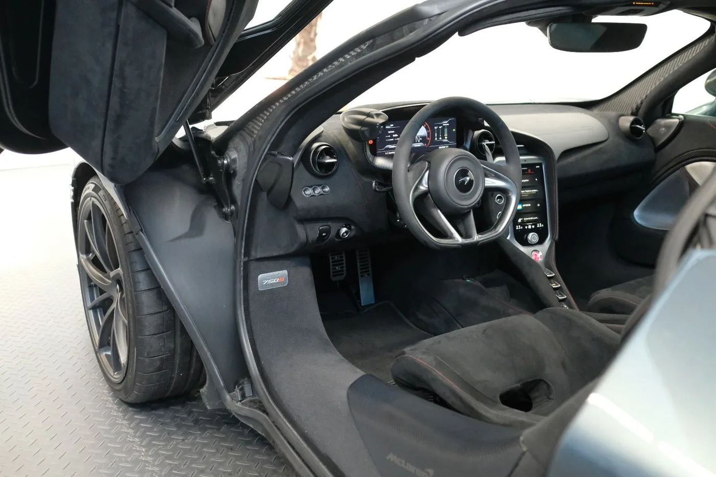 2023 McLaren 750S angeboten von einem Fachhändler in Nuremberg, Deutschland, Foto 13 von 15
