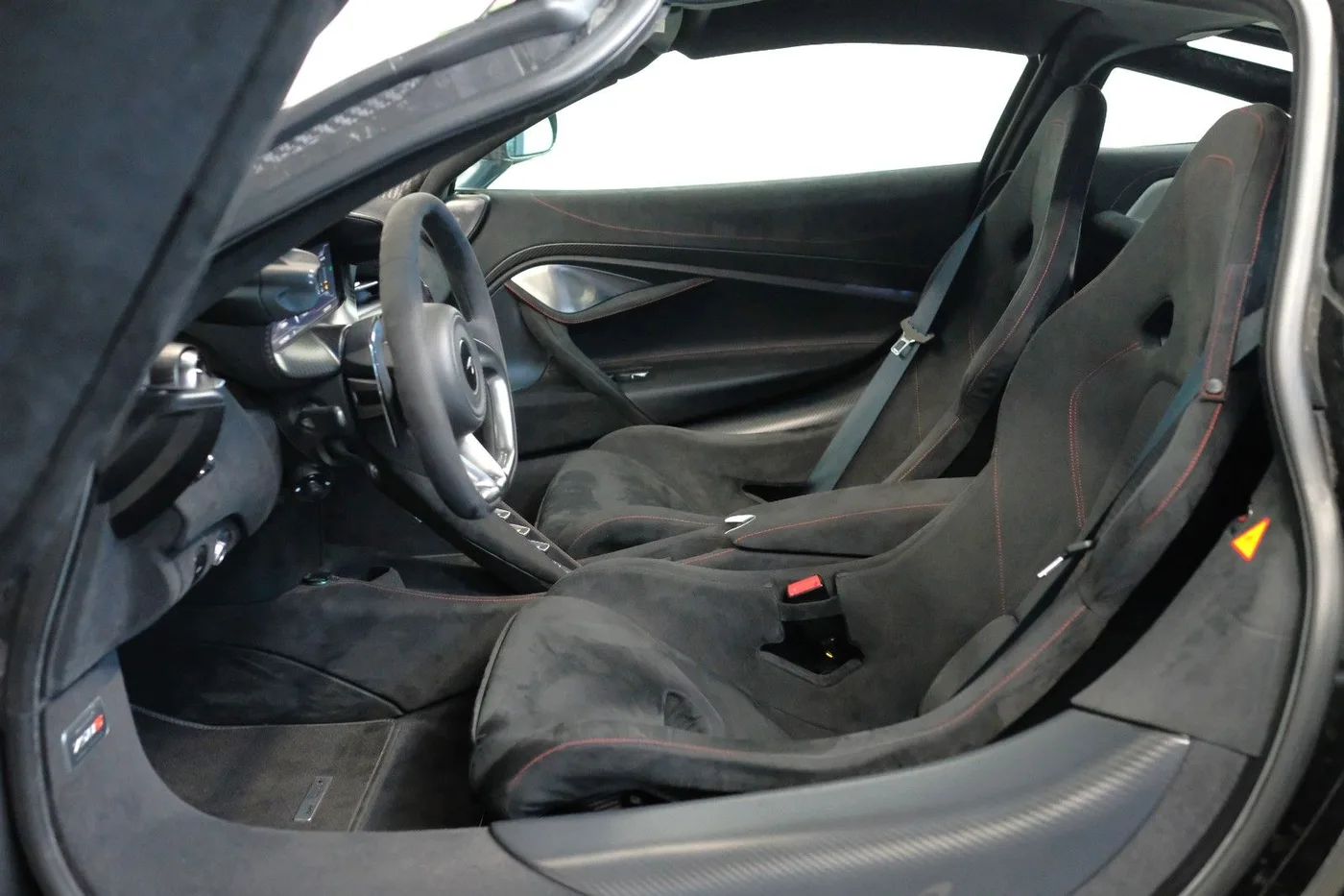 2023 McLaren 750S angeboten von einem Fachhändler in Nuremberg, Deutschland, Foto 14 von 15